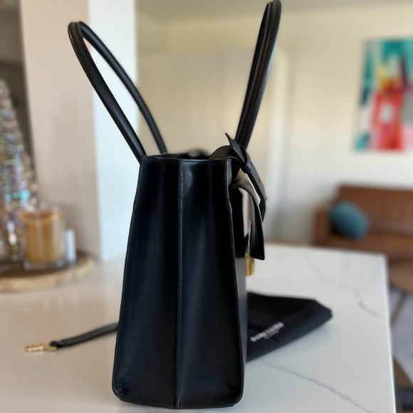 DeMillier London Maxi Montreal Handbag of the British Royals Sold Out - Picture 4 of 15